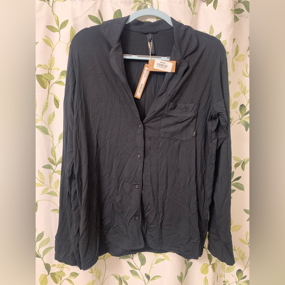 SKIMS LONG SLEEVE SLEEP TOP-ONYX-SMALL BNWT